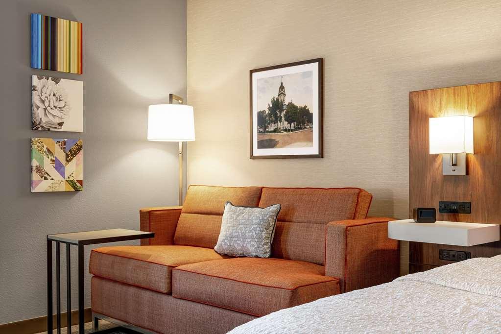 Hampton Inn & Suites Valparaiso Room photo
