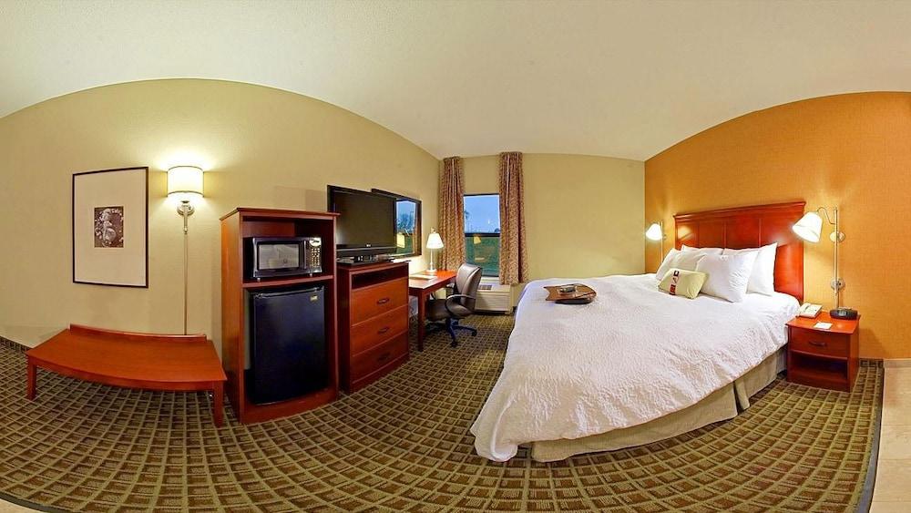 Hampton Inn & Suites Valparaiso Exterior photo